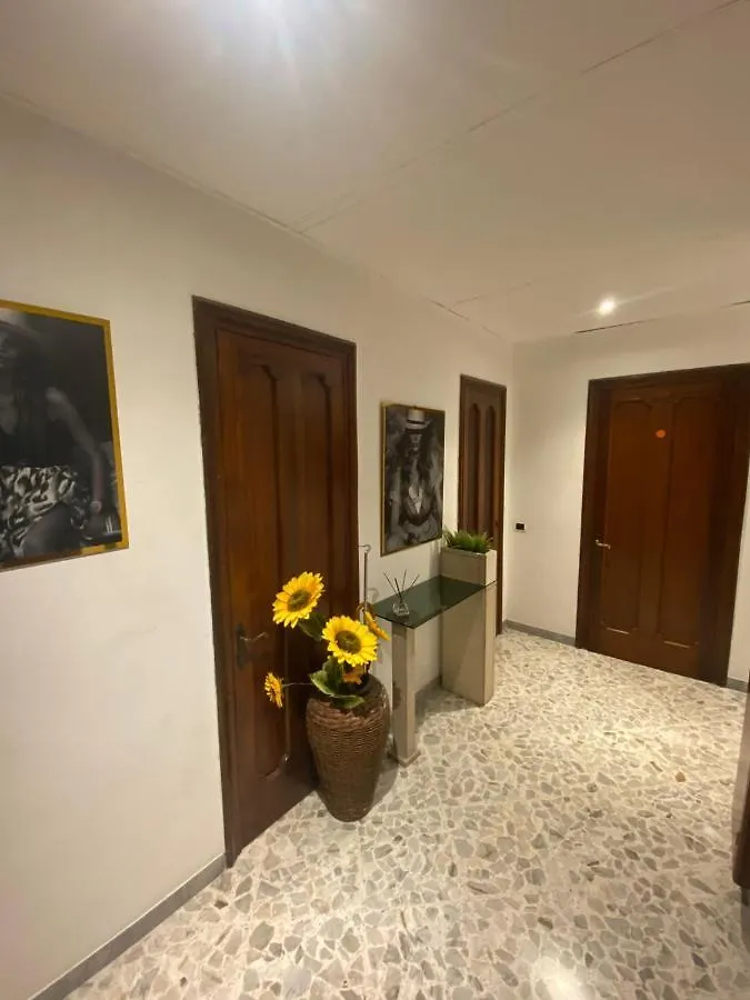 Suite Cado Dalle Nubi 3 O 4 Posti Letto Con Bagno Privato E Doccia Idromassaggio Bari Italy
